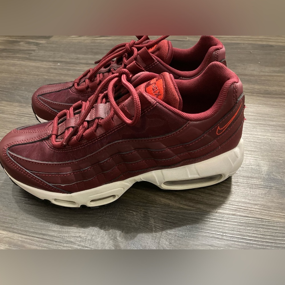 Nike Women’s Air Max 95 Sneakers in Burgundy and White - Picture 2 of 6